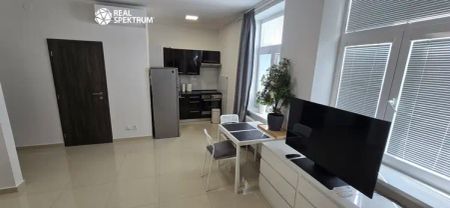 Pronájem moderního 1+kk s klimatizací v srdci Brna - Фото 2
