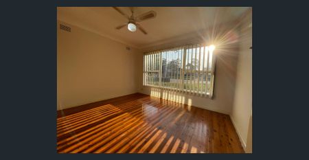 PERFECT LOCATION! - Photo 3