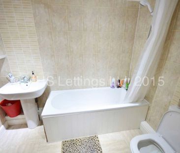 2 Bedroom Flat for rent in Estcourt Avenue - Photo 4