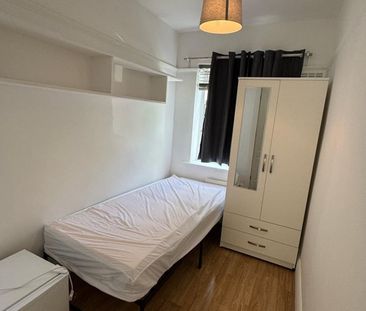 Room in a Shared House, Berne Road, CR7 - Photo 3