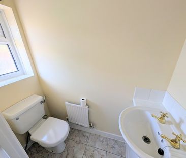 A 3 Bedroom Terraced - Photo 6