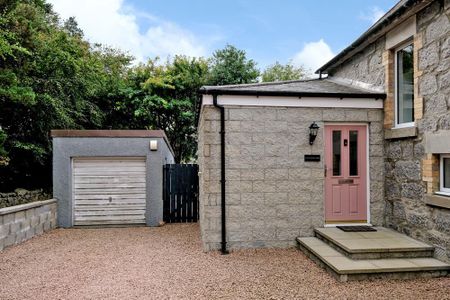 4 bedroom semi-detached house to rent - Photo 5