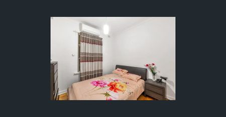 Well maintained family home with solar system! - Photo 3