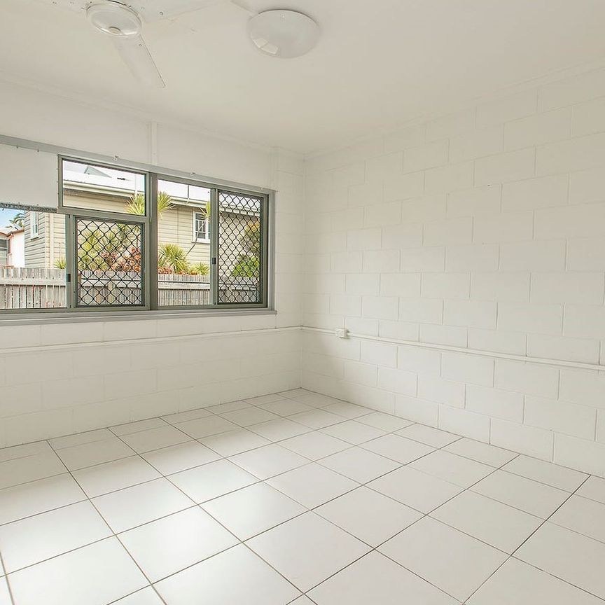 3/8 Primrose Street, North Ward. - Photo 1