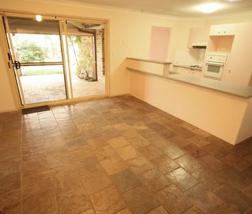 Spacious 4 Bedroom Family Home in Peaceful Robina Cul-de-Sac! - Photo 1