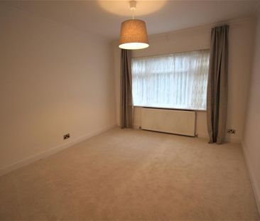 5 bed house to rent in Garratt Road, Edgware, HA8 - Photo 1