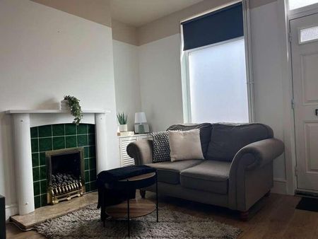 St Andrews St // Large Bed // July, LN5 - Photo 2