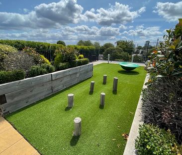2 Bed Flat, Centric Close, NW1 - Photo 3