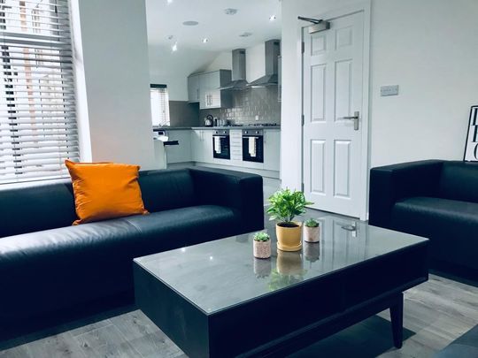 8 bedroom house to rent - Photo 1