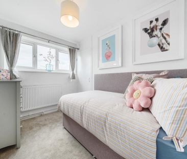 4 bedroom end of terrace house to rent - Photo 5