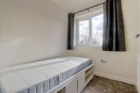 1 bedroom in a house share to rent - Photo 4