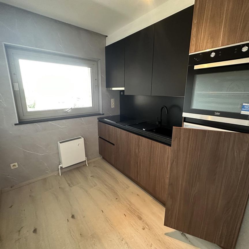 Gerenoveerd tweeslaapkamer appartement in hartje Tessenderlo. - Photo 1