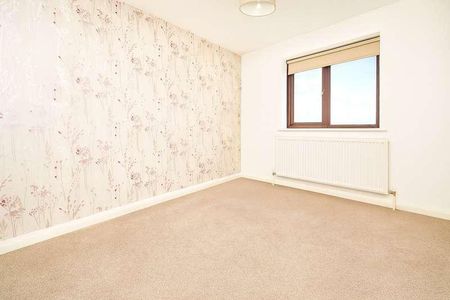 Moore Close, Tongham, Farnham, Surrey, GU10 - Photo 3