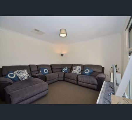 12 Obsidian Way, Byford, WA 6122 - Photo 3