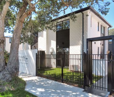 Modern home in Waterloo - Photo 6