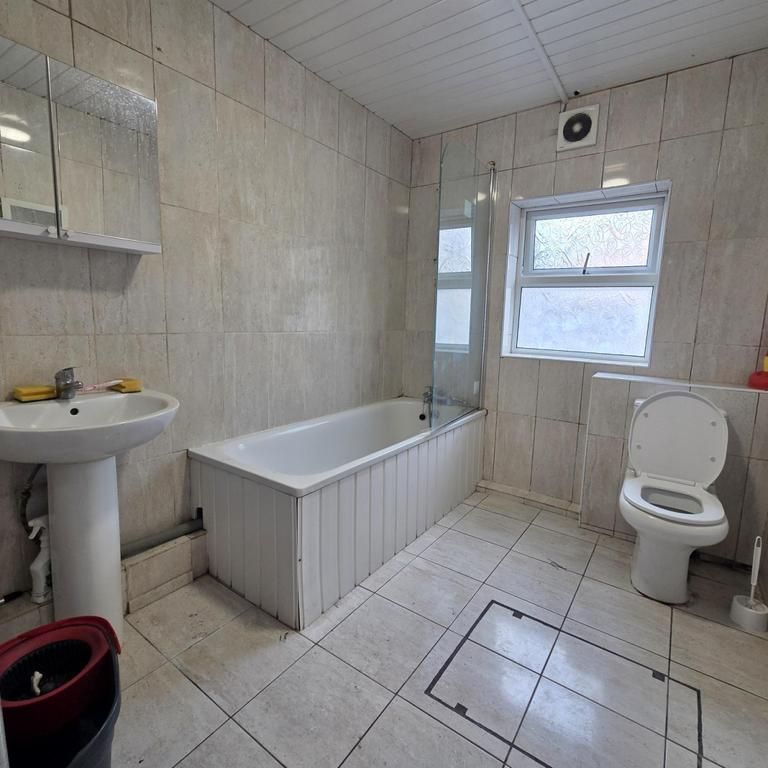 3 bedroom terraced house to rent - Photo 1