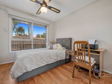 Spacious Home, Prime Location! - Photo 3