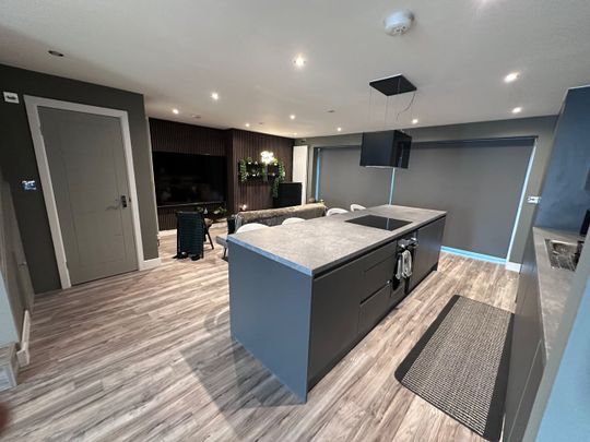 4 Bed Semi-Detached House, Runnelfield Harrow, HA1 - Photo 1