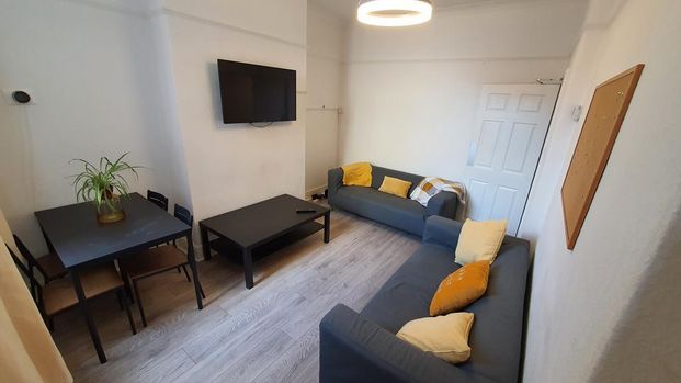 1 bedroom in a house share to rent - Photo 1