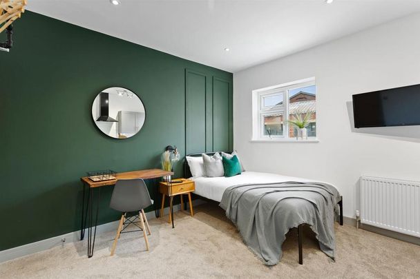 1 bedroom in a house share to rent - Photo 1