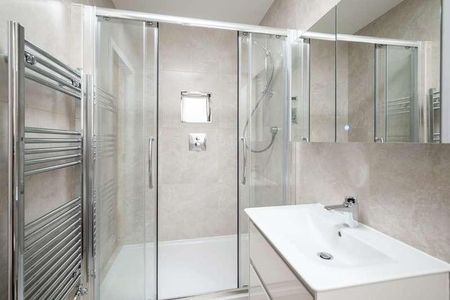 North End Rd, Golders Green, NW11 - Photo 2