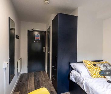 1 bedroom in a flat share to rent - Photo 4