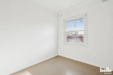 Comfortable 3-Bedroom Home with Spacious Yard in a Convenient Location - Photo 4