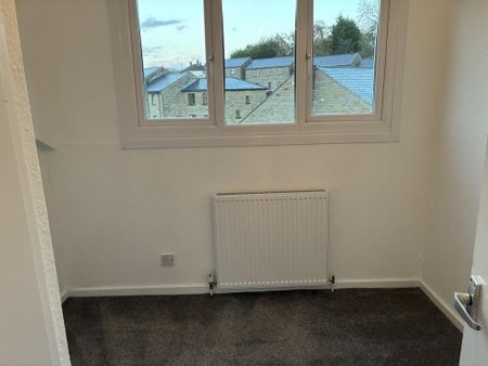 3 bedroom flat to rent - Photo 3