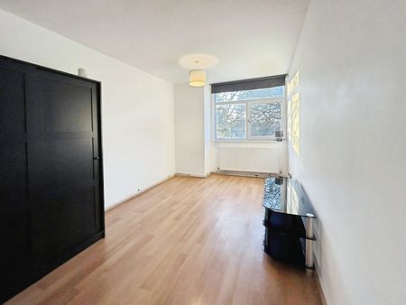 The Drive, Brentwood, Great Warley - Photo 3