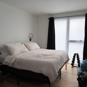 Très grand 3 chambres lumineux avec stationnement - Photo 2