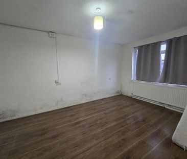 Willinghall Close, Waltham Abbey EN9, London - Photo 2