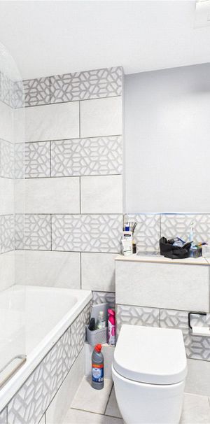 Coombe Way, Farnborough Coombe Way, Farnborough - Photo 2