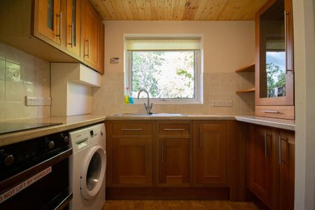 2 bedroom semi-detached house to rent - Photo 3