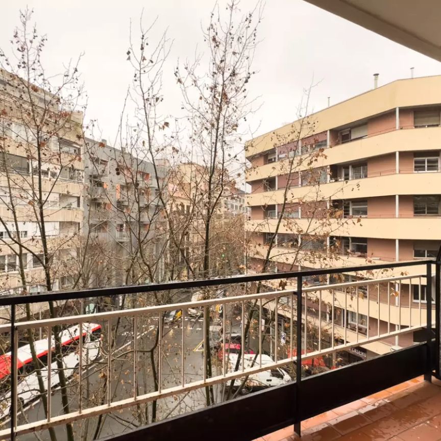 Room in a shared 6-bedroom apartment for rent in La Dreta de l'Eixample - Photo 1