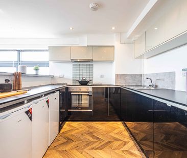 7 Bedroom Apartment - Photo 2