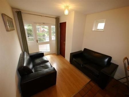 1 bedroom in a flat share to rent - Photo 2