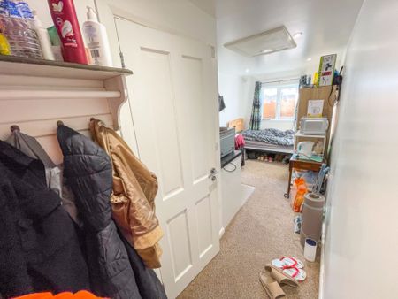 1 Bedroom Flat To Rent in Talbot Village - £600 pcm Tenancy Info - Photo 5