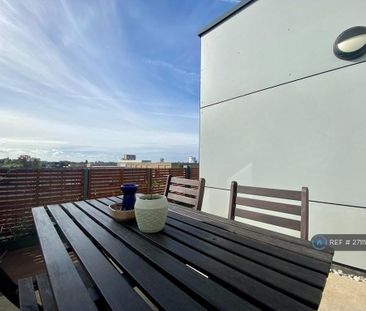 1 bedroom penthouse to rent - Photo 1