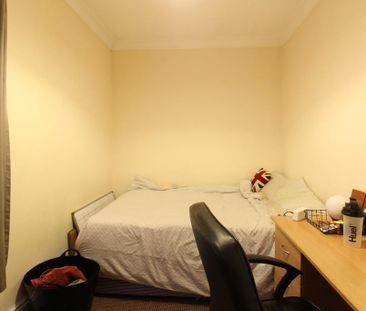 6 bedroom semi-detached house to rent - Photo 3