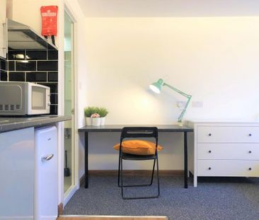 Studio to rent - Photo 1