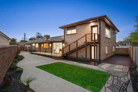 4-Bed 3-Bath 2-Car Garaged Bayside Living in Aspendale - Photo 2