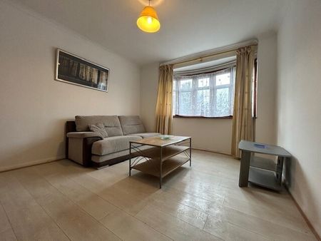 Ilford, Redbridge - Photo 2