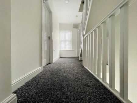 6 bedroom property to rent - Photo 4
