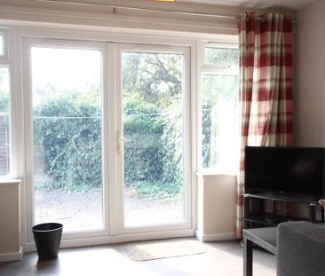 5 bedroom semi-detached house to rent - Photo 2