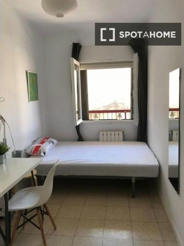 barcelona, Catalonia 08002 - Photo 3