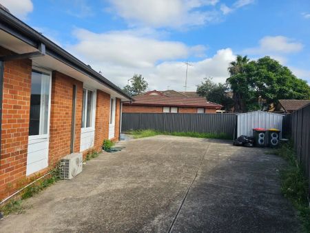 “Charming 3-Bedroom Family Home for Rent in Heberham” - Photo 2