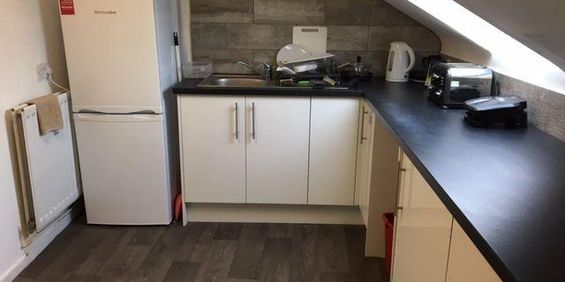 1 bedroom in a house share to rent - Photo 3