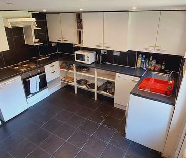 1 bedroom in a house share to rent - Photo 4