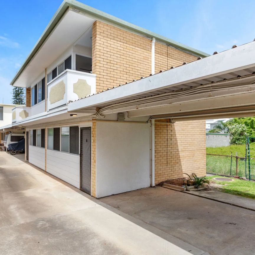 Fully renovated 1 Bedroom unit directly across from Queens Beach Contact Julie Sykes 0438 050 110 Weekly rent will increase to $ from 30/1/2026 - Photo 1