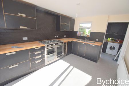 3 bedroom terraced house to rent - Photo 5